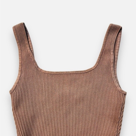 Aritzia Babaton Sculpt Ribbed Crop Tank Top Women's XS Tan Brown Scoop Neck - Picture 1 of 5